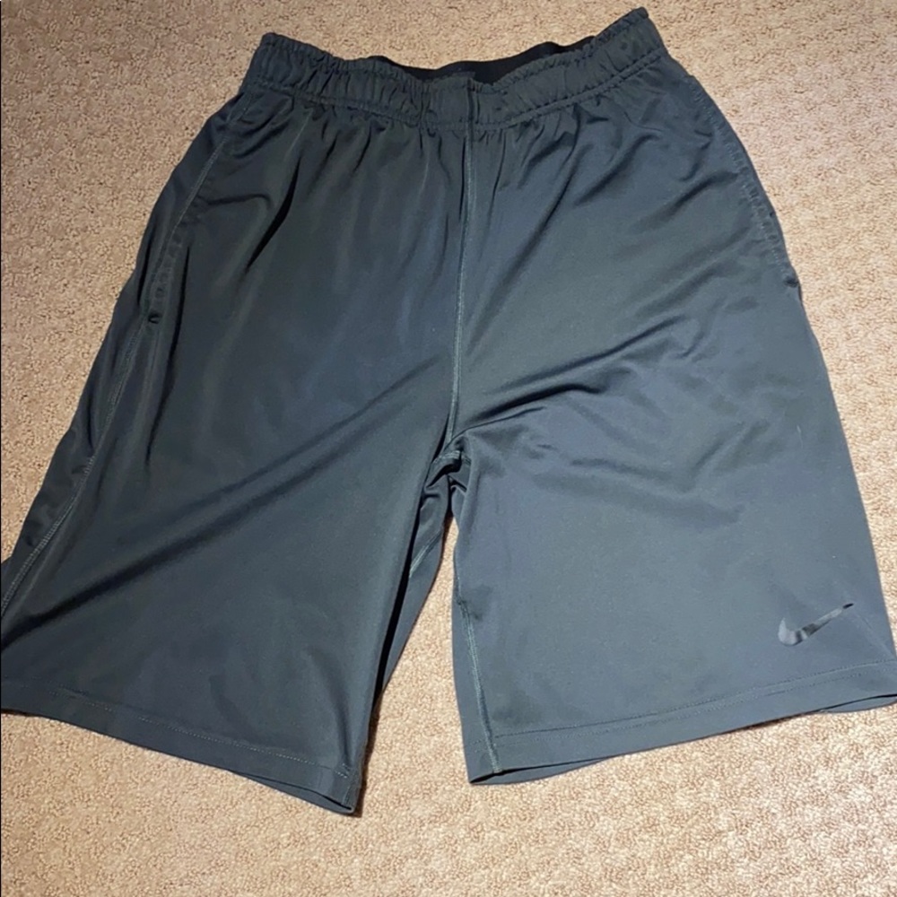 Nike men’s dry fit shorts size small